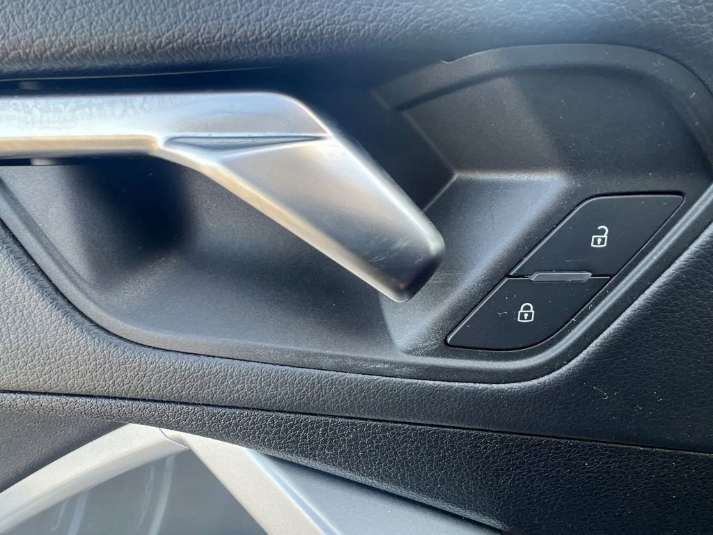 Used 2025 Audi Q3 2.0T Premium image 12