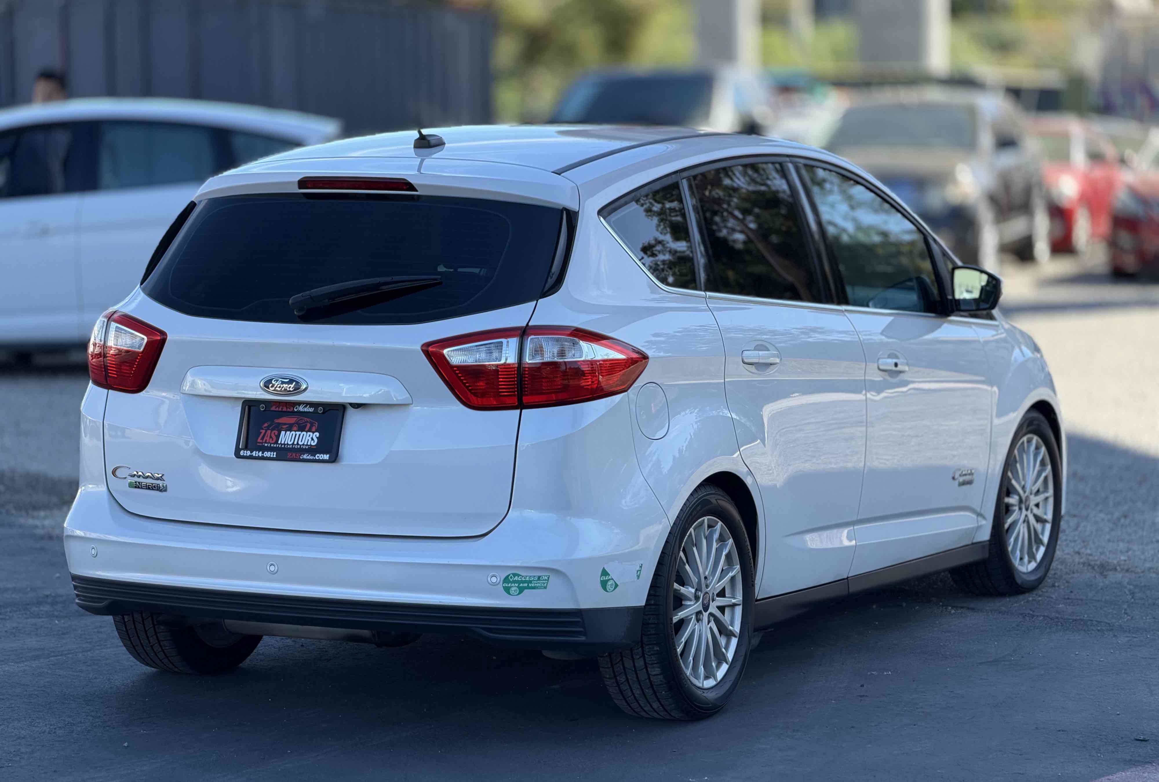 Used 2016 Ford C-MAX Energi SEL w/ Equipment Group 302A FWD image 7