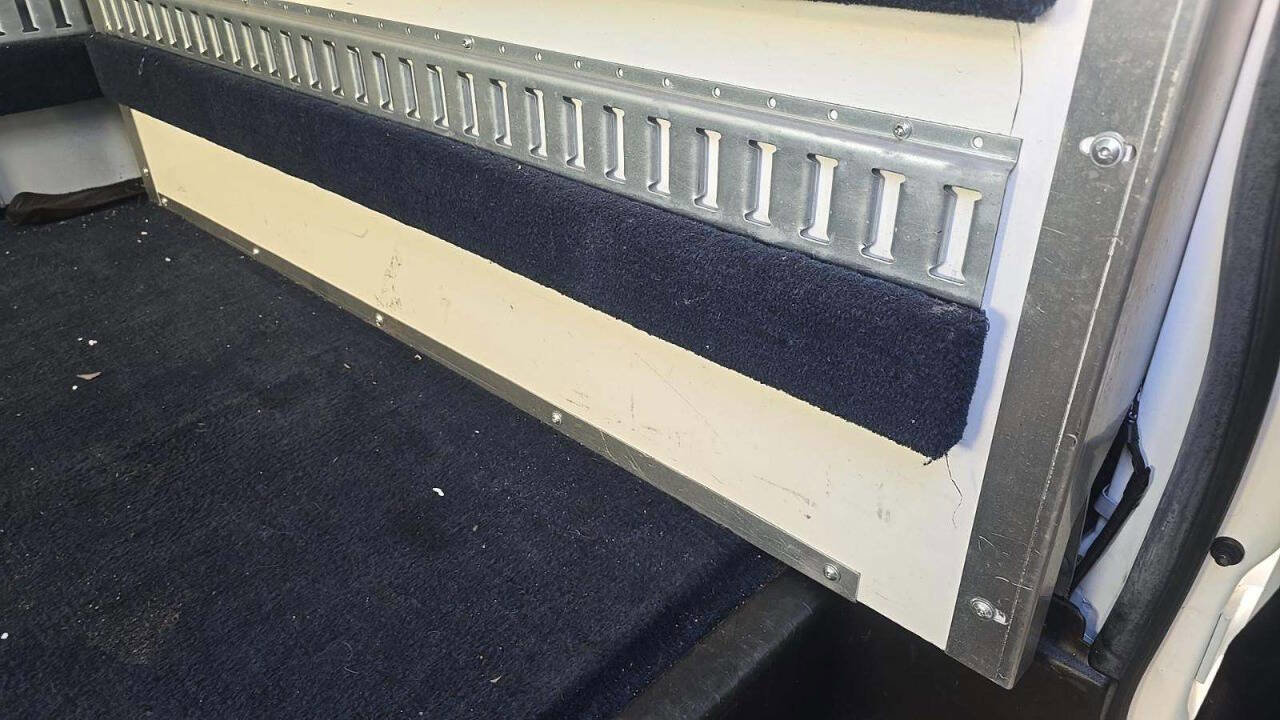 Used 2018 Chevrolet Express 2500 image 9