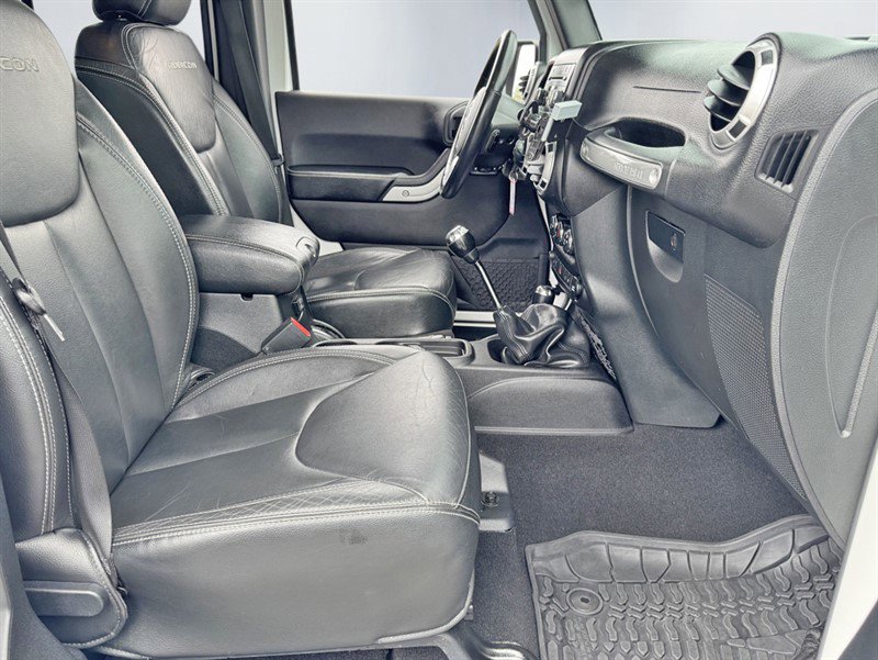 Used 2015 Jeep Wrangler Unlimited Rubicon AWD/4WD image 24