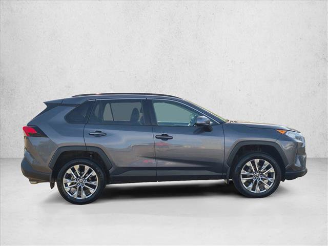 Used 2019 Toyota RAV4 XLE Premium w/ Cold Weather Package AWD/4WD video 4