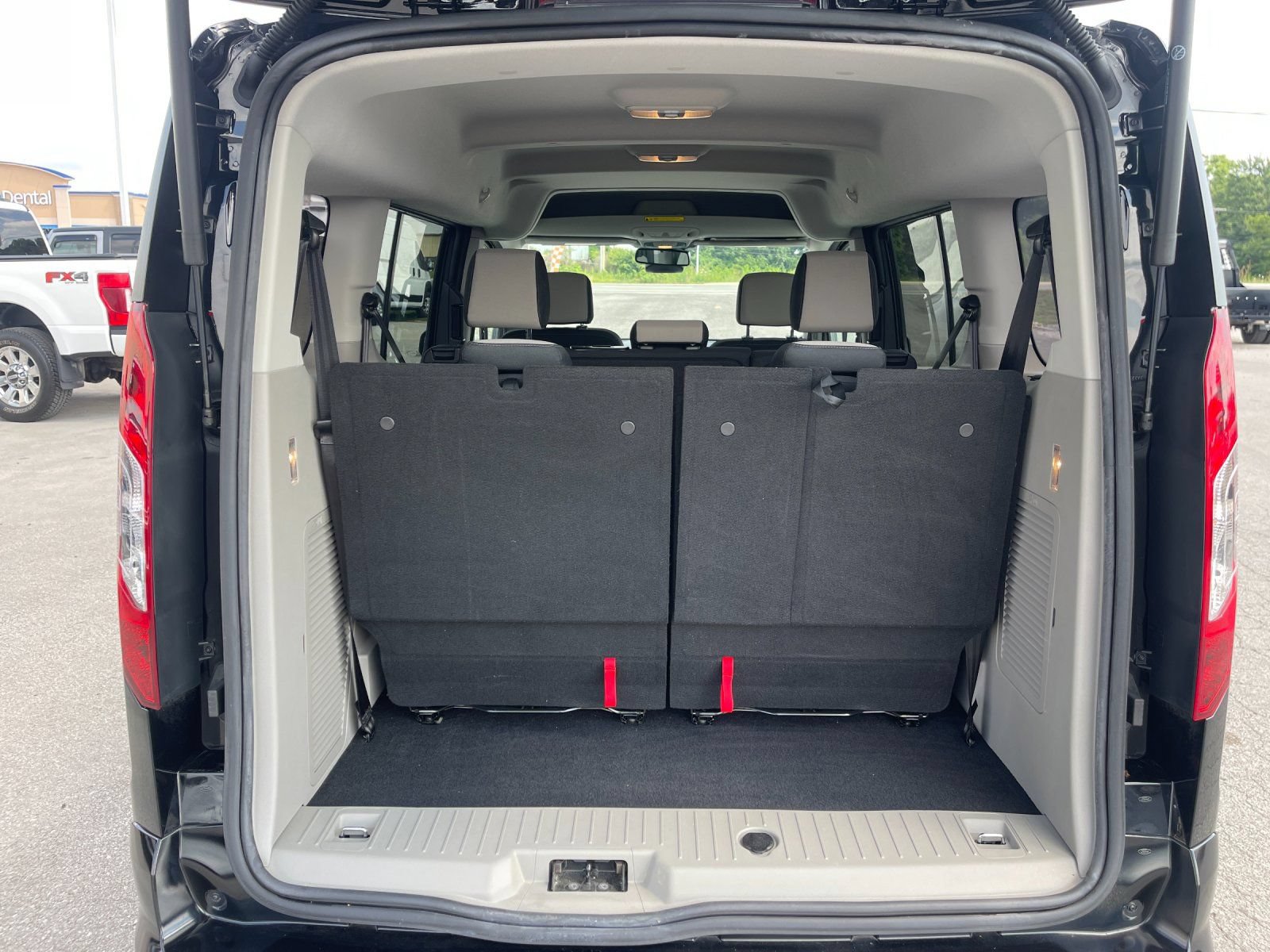 Used 2022 Ford Transit Connect XLT w/ Trailer Tow Package FWD image 18
