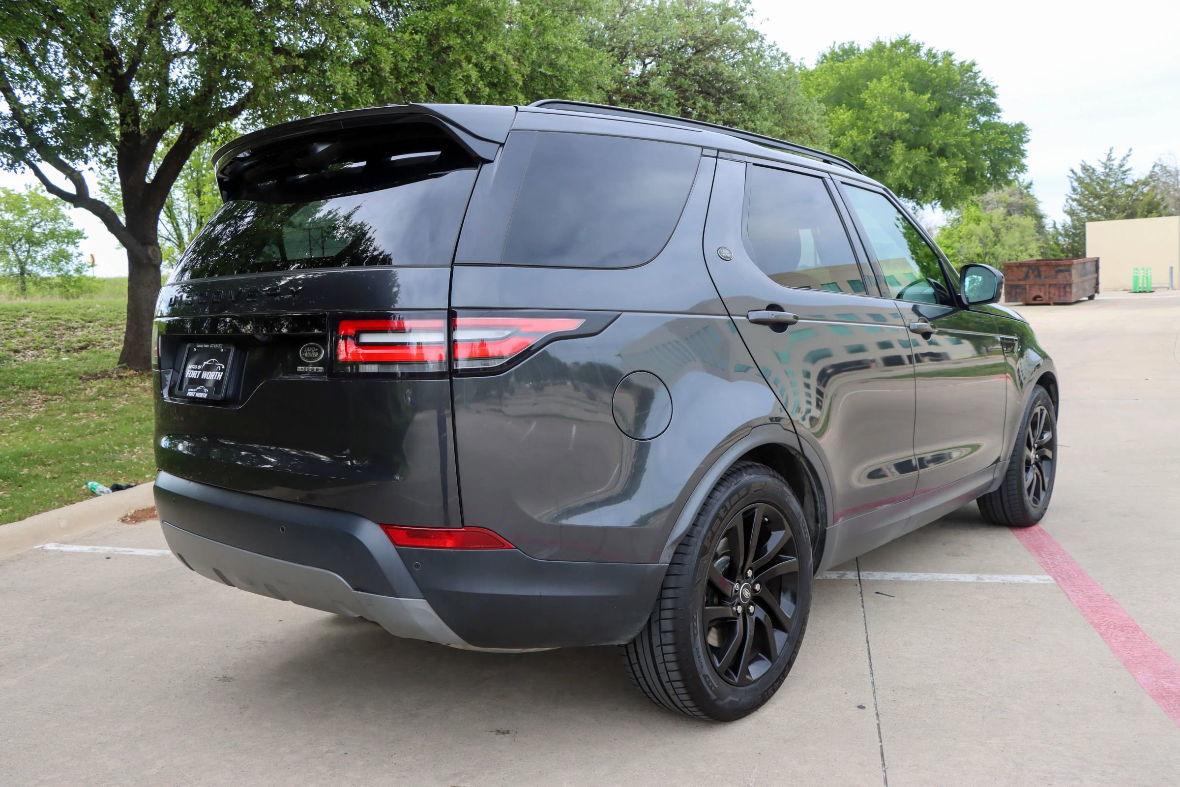 Used 2017 Land Rover Discovery HSE AWD/4WD image 7