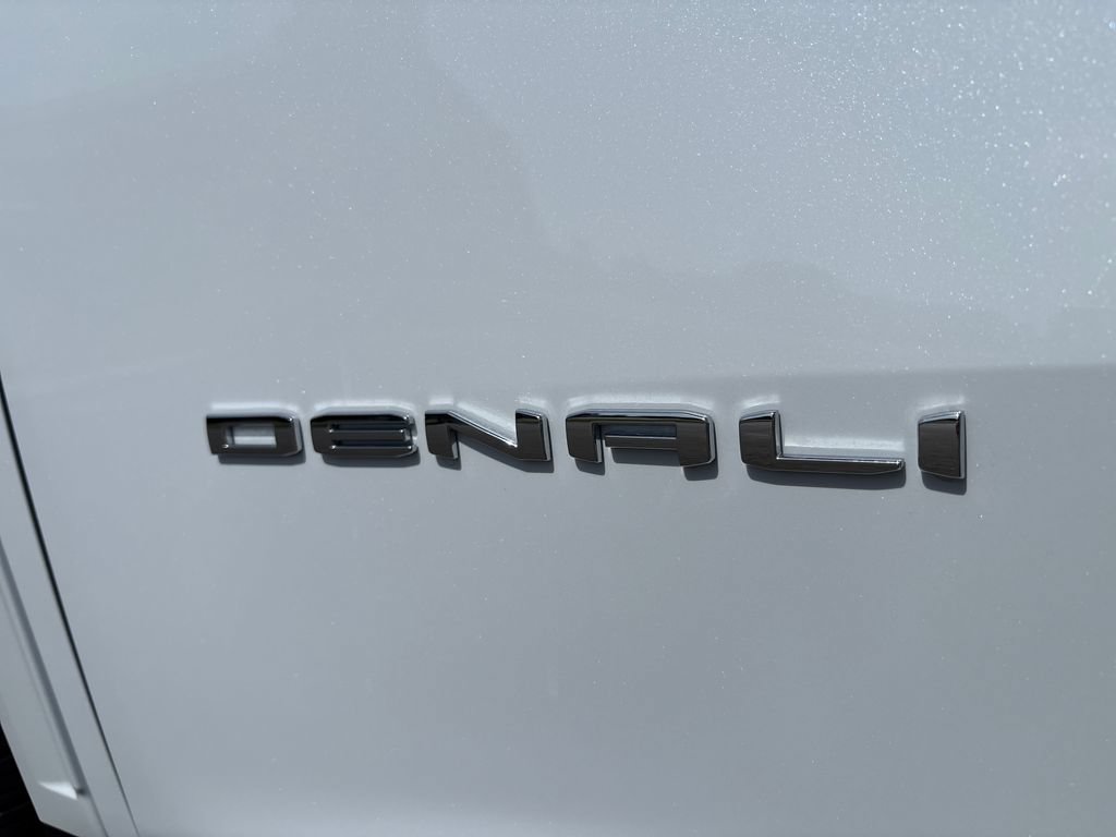 New 2026 GMC Acadia Denali w/ Super Cruise Package AWD/4WD image 9