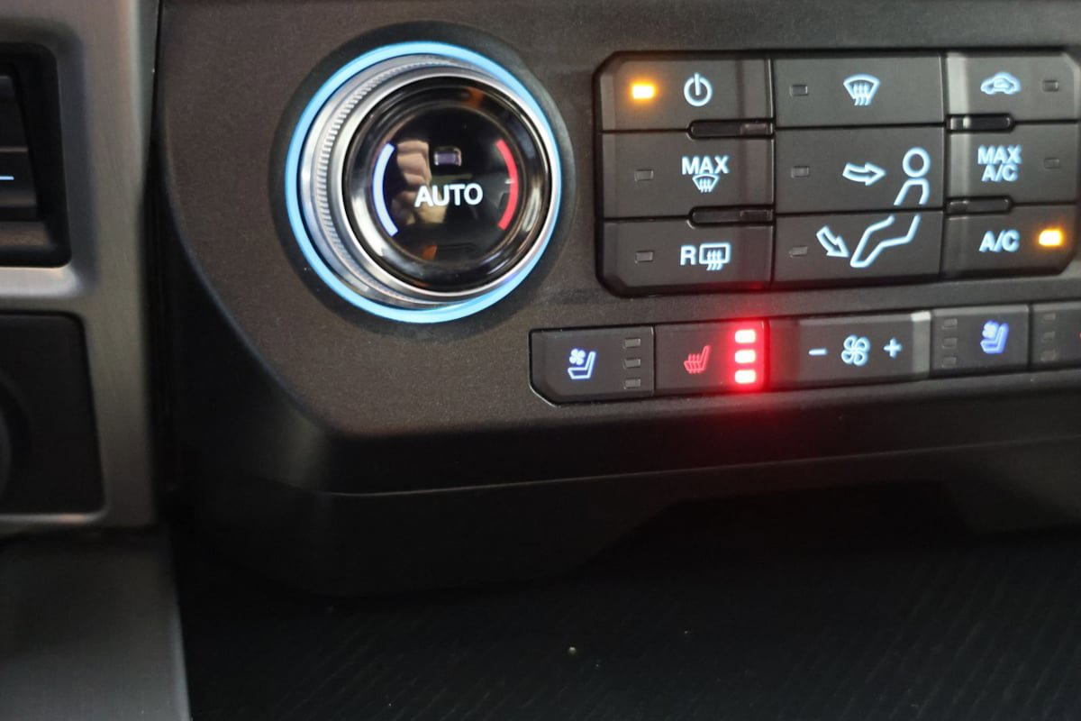 Used 2021 Ford F350 Platinum w/ Tremor Off-Road Package AWD/4WD image 9