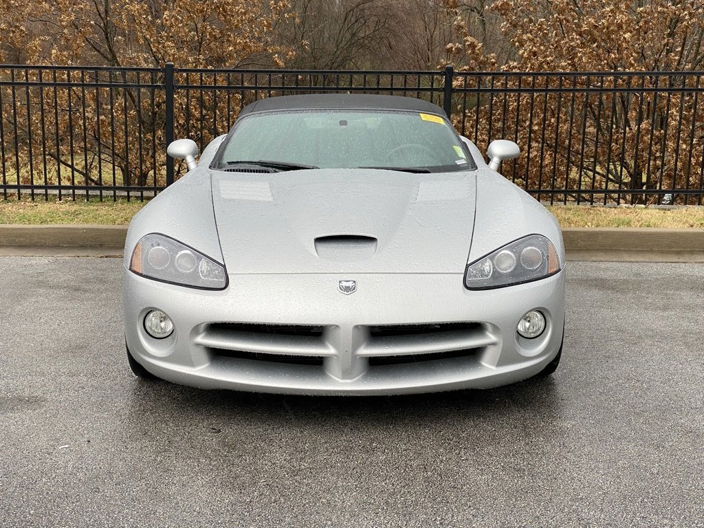 Used 2003 Dodge Viper SRT-10 image 2