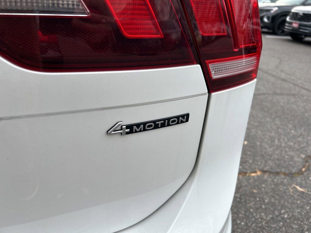 Used 2022 Volkswagen Tiguan SEL R-Line image 11