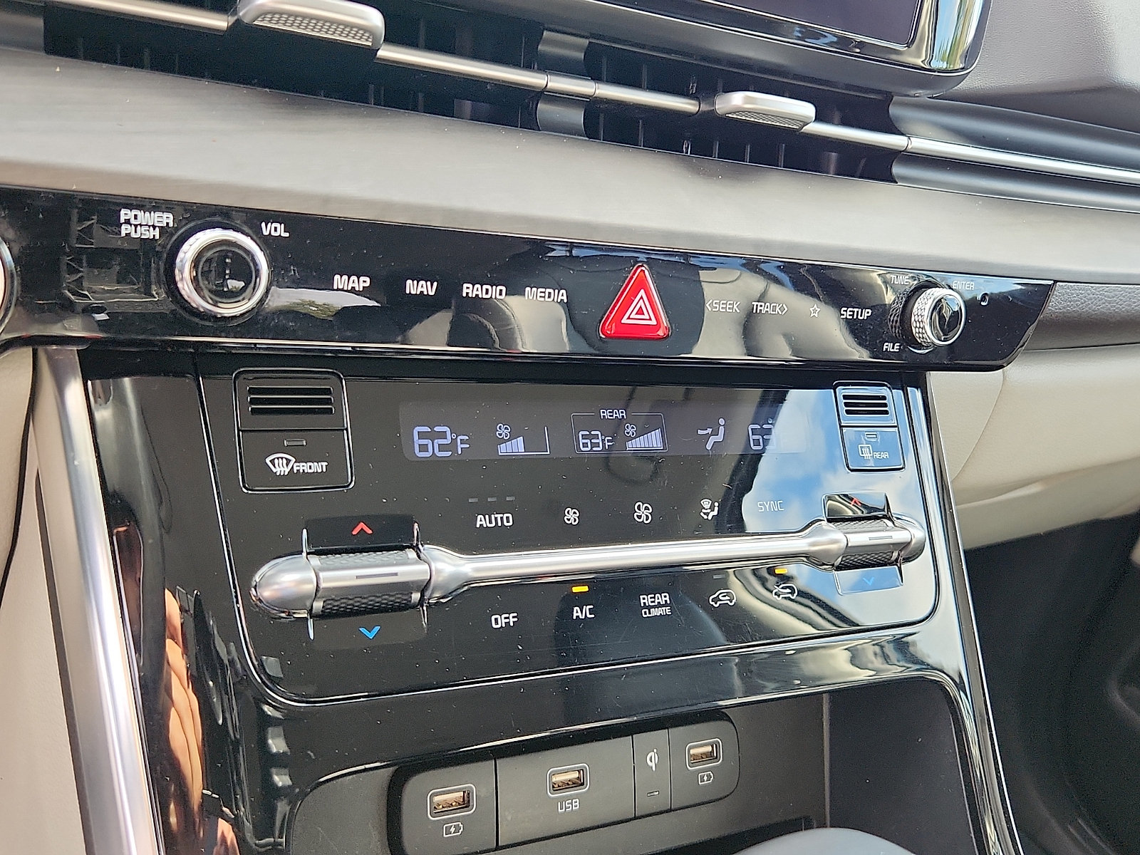 Certified 2024 Kia Carnival EX FWD image 16