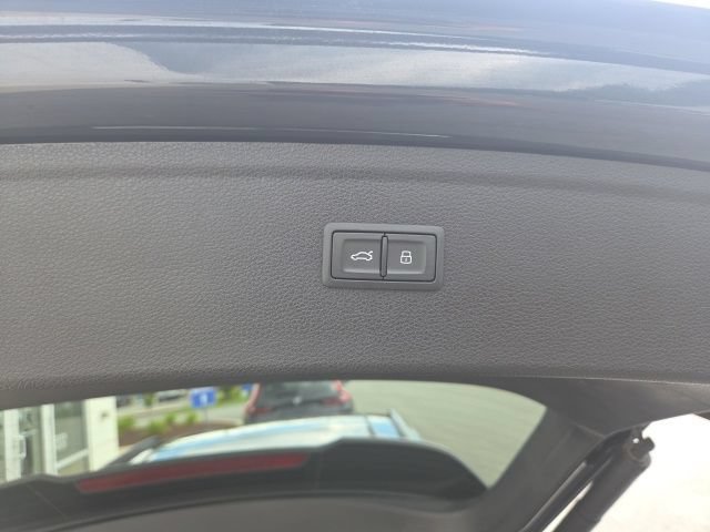 Used 2023 Audi Q5 e Prestige w/ Prestige Package AWD/4WD image 9