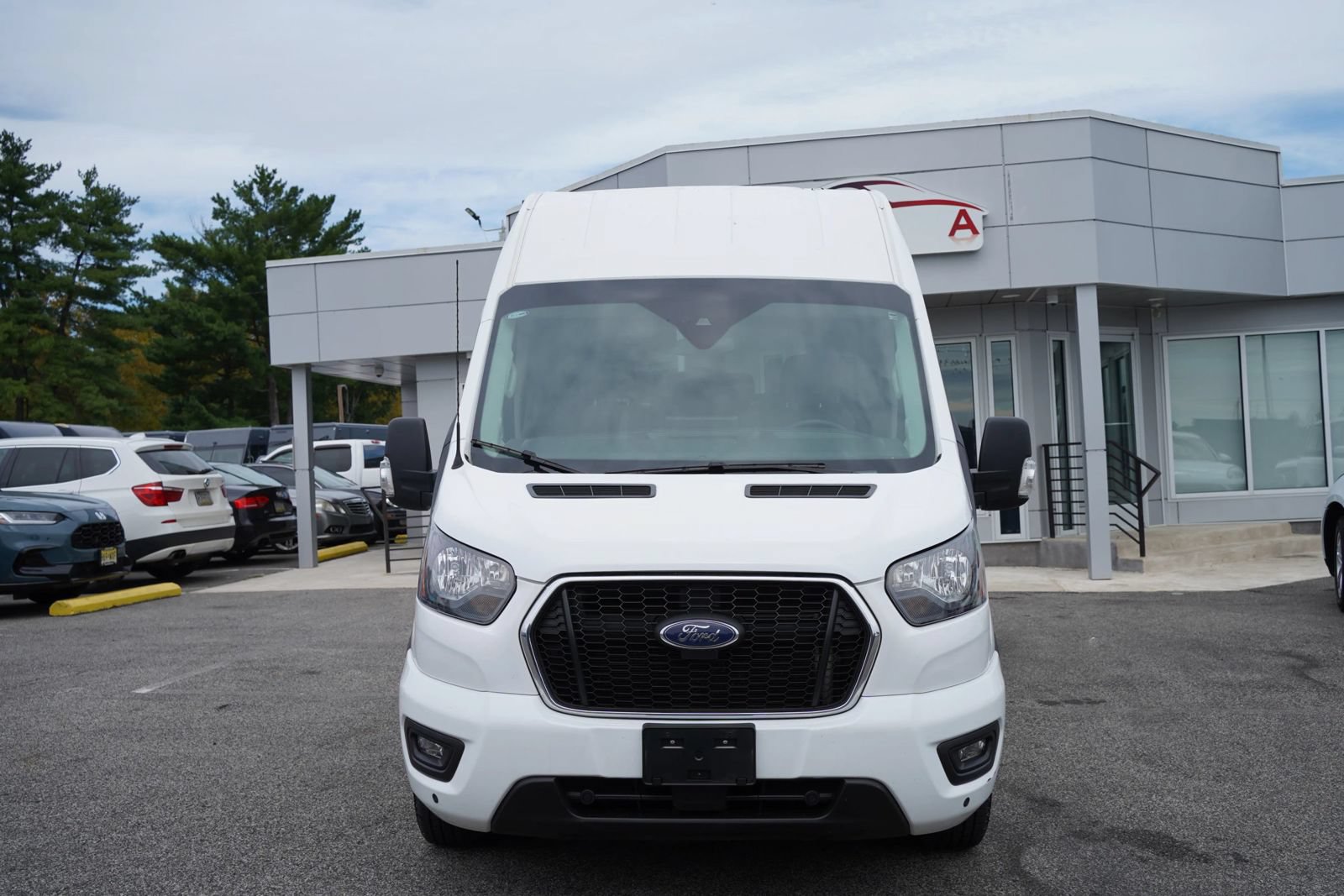 Used 2024 Ford Transit 350 XLT RWD image 4