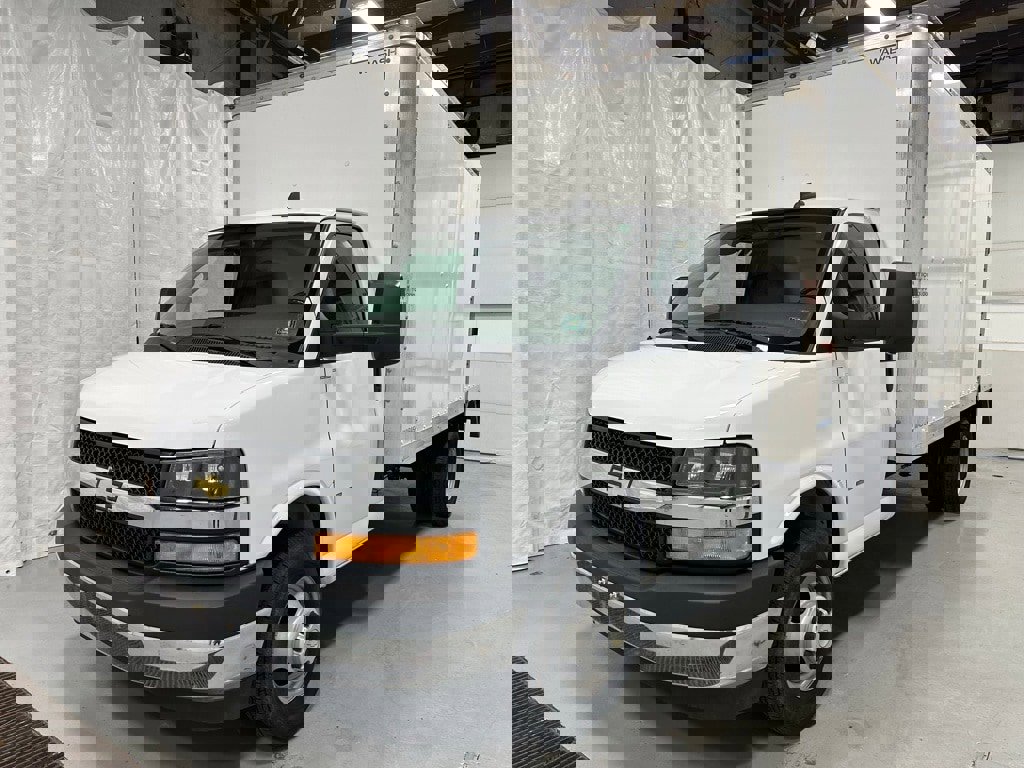 Used 2022 Chevrolet Express 3500 w/ Power Convenience Package image 3