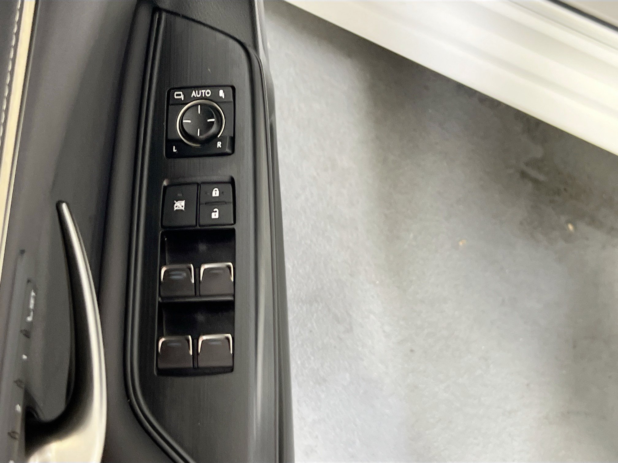 Used 2021 Lexus ES 300h w/ Premium Package FWD image 18