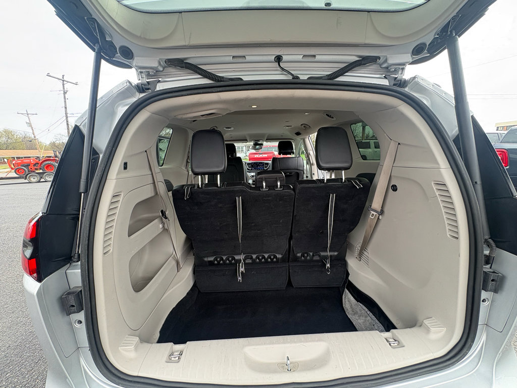 Used 2024 Chrysler Pacifica Touring-L image 26