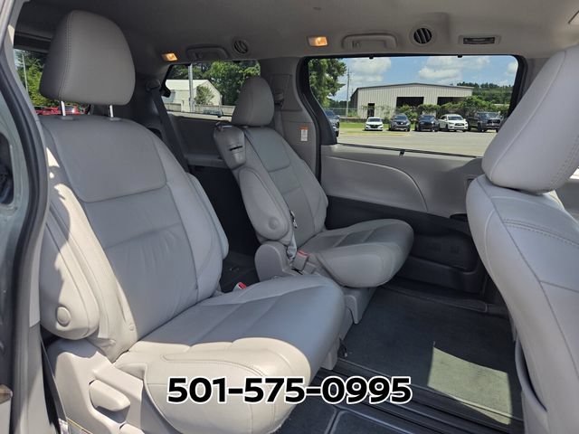 Used 2018 Toyota Sienna XLE w/ XLE Navigation Package FWD image 15