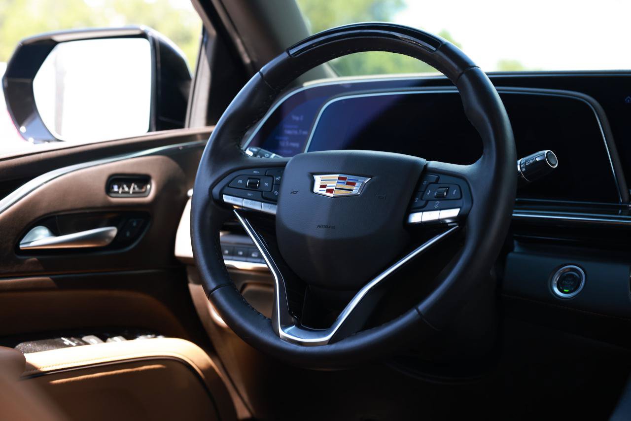 Used 2024 Cadillac Escalade ESV Premium Luxury AWD/4WD image 36