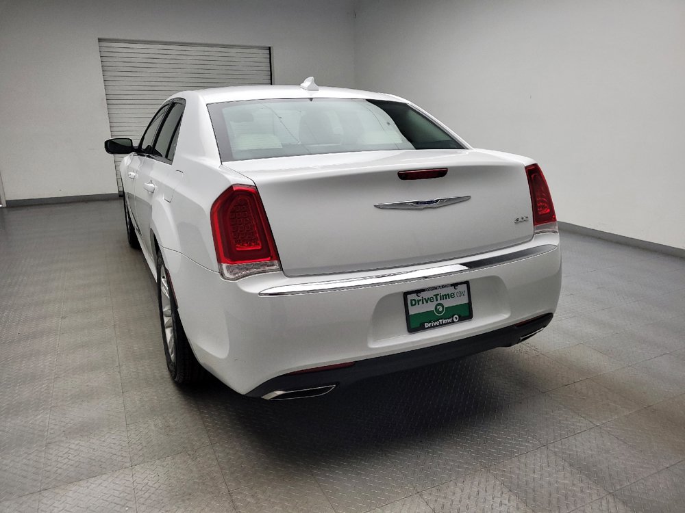 Used 2019 Chrysler 300 Touring w/ Driver Convenience Group RWD image 6