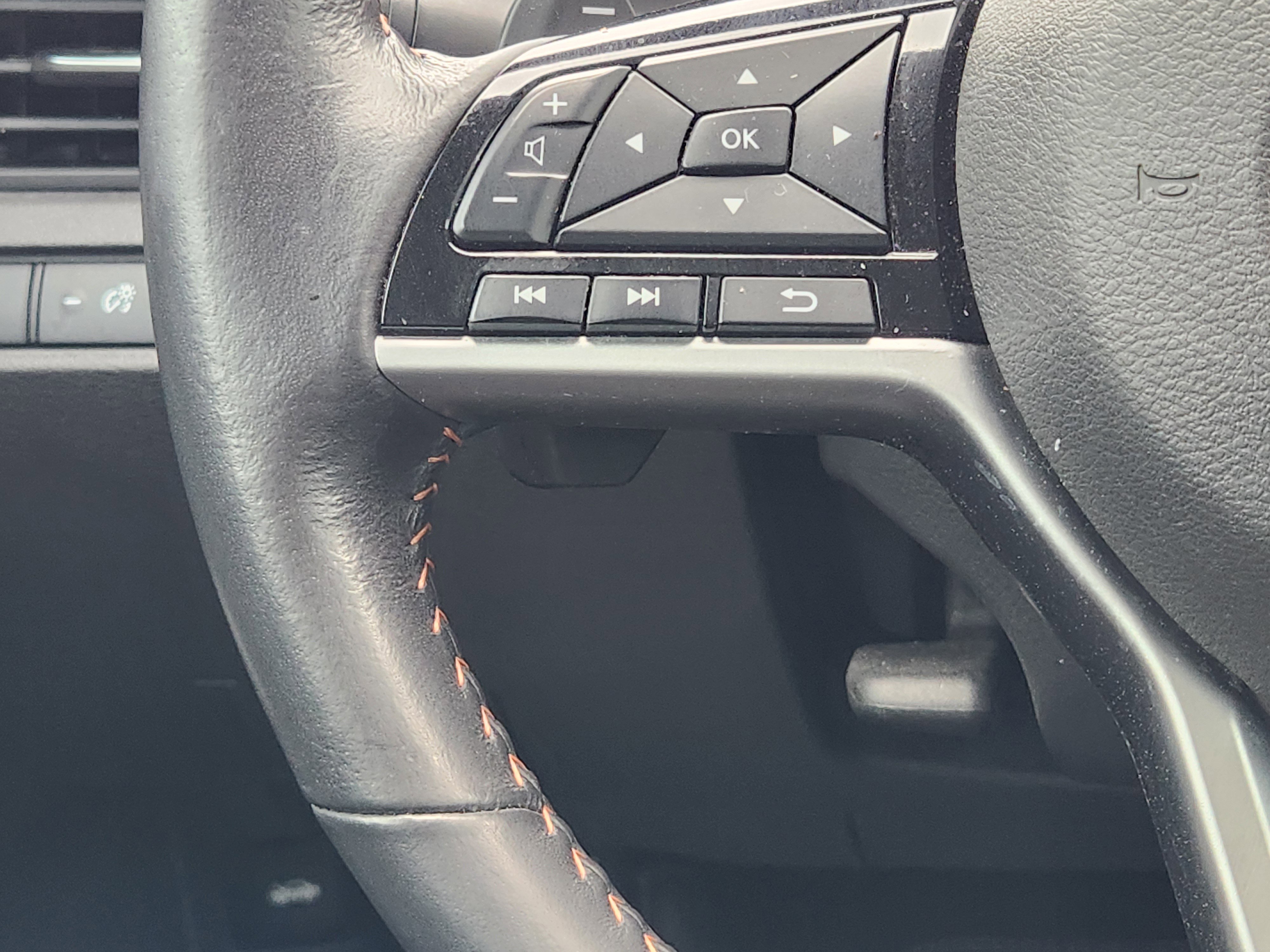 Used 2023 Nissan Altima 2.5 SR w/ SR Premium Package image 28