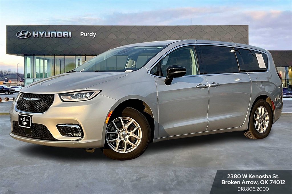 Used 2024 Chrysler Pacifica Touring-L