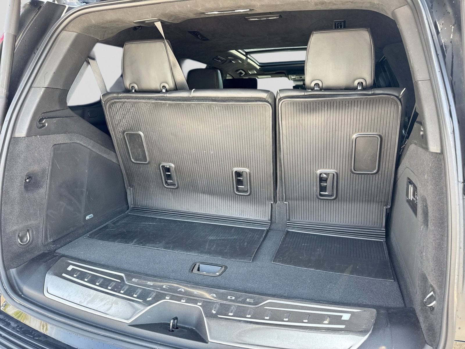 Used 2023 Cadillac Escalade Sport Platinum w/ LPO, ONYX Package AWD/4WD image 44