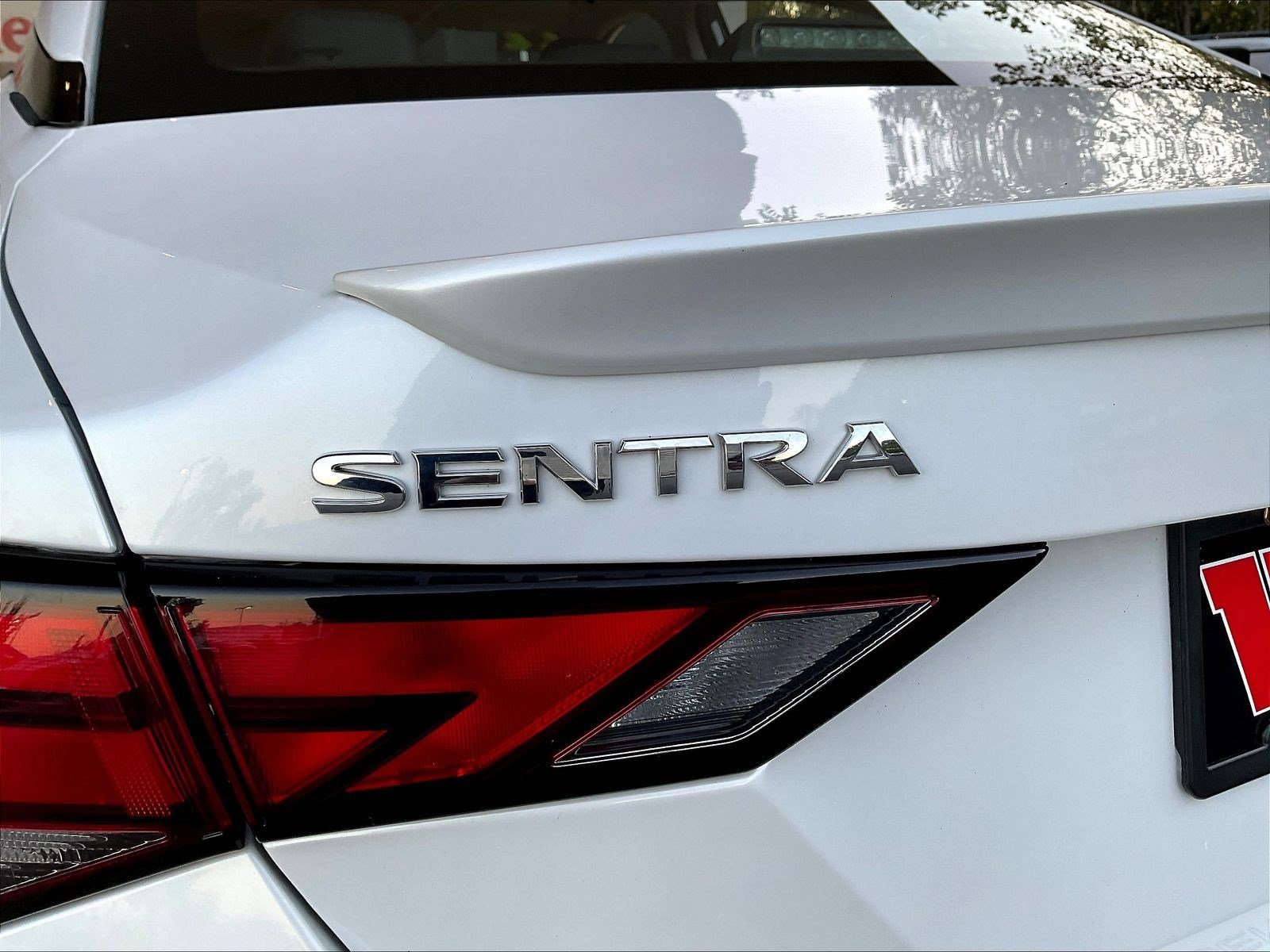 Used 2022 Nissan Sentra SR w/ SR Premium Package FWD image 23