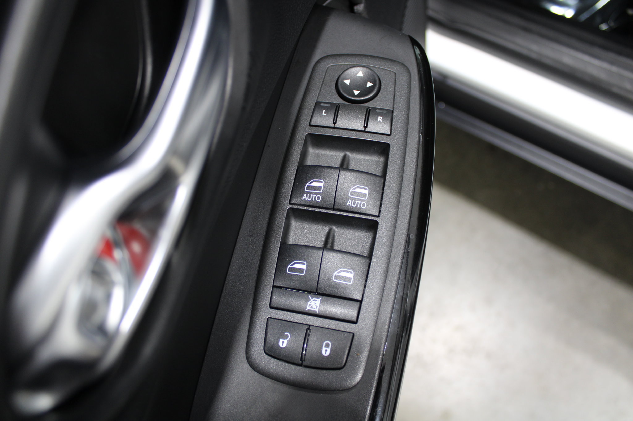 Used 2023 Jeep Cherokee Altitude Lux AWD/4WD image 43