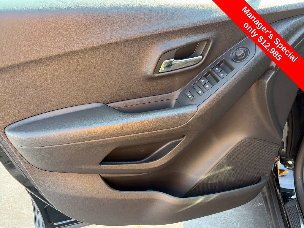 Used 2019 Chevrolet Trax LT w/ LT Convenience Package AWD/4WD image 16