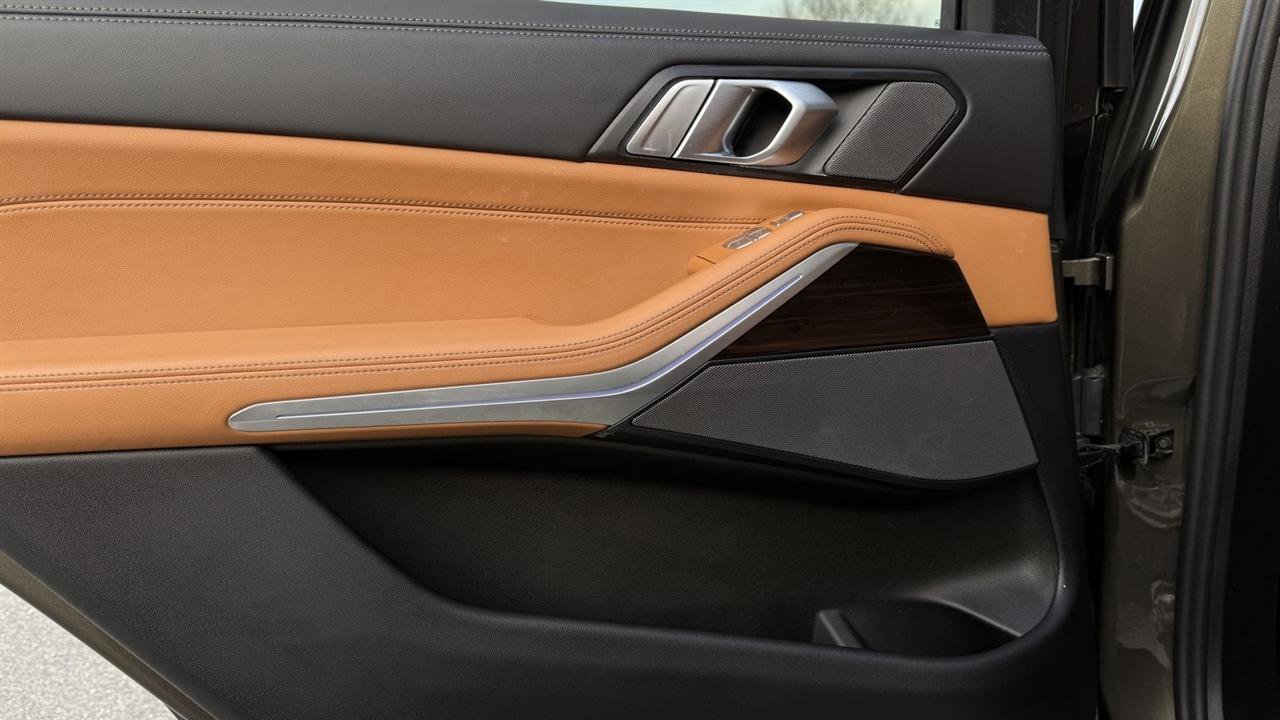 Used 2024 BMW X7 xDrive40i image 29