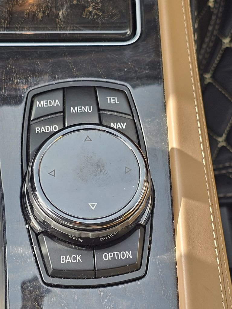 Used 2015 BMW 750Li xDrive image 34
