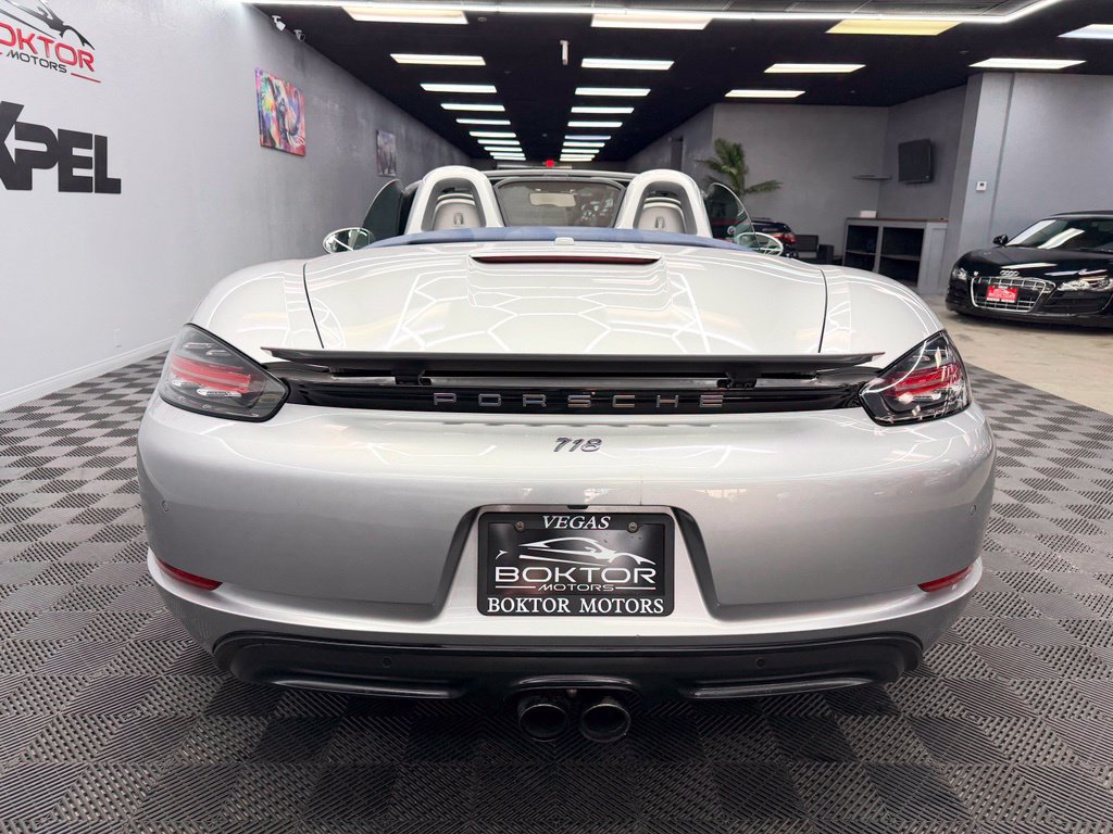 Used 2018 Porsche 718 Boxster RWD image 12