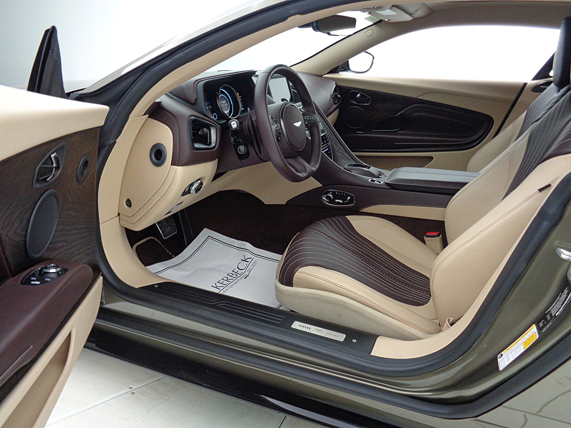 Used 2018 Aston Martin DB11 V12 image 27