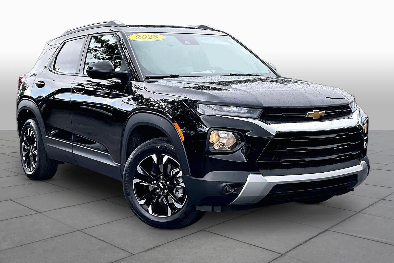 Used 2023 Chevrolet TrailBlazer LT w/ Convenience Package AWD/4WD image 3