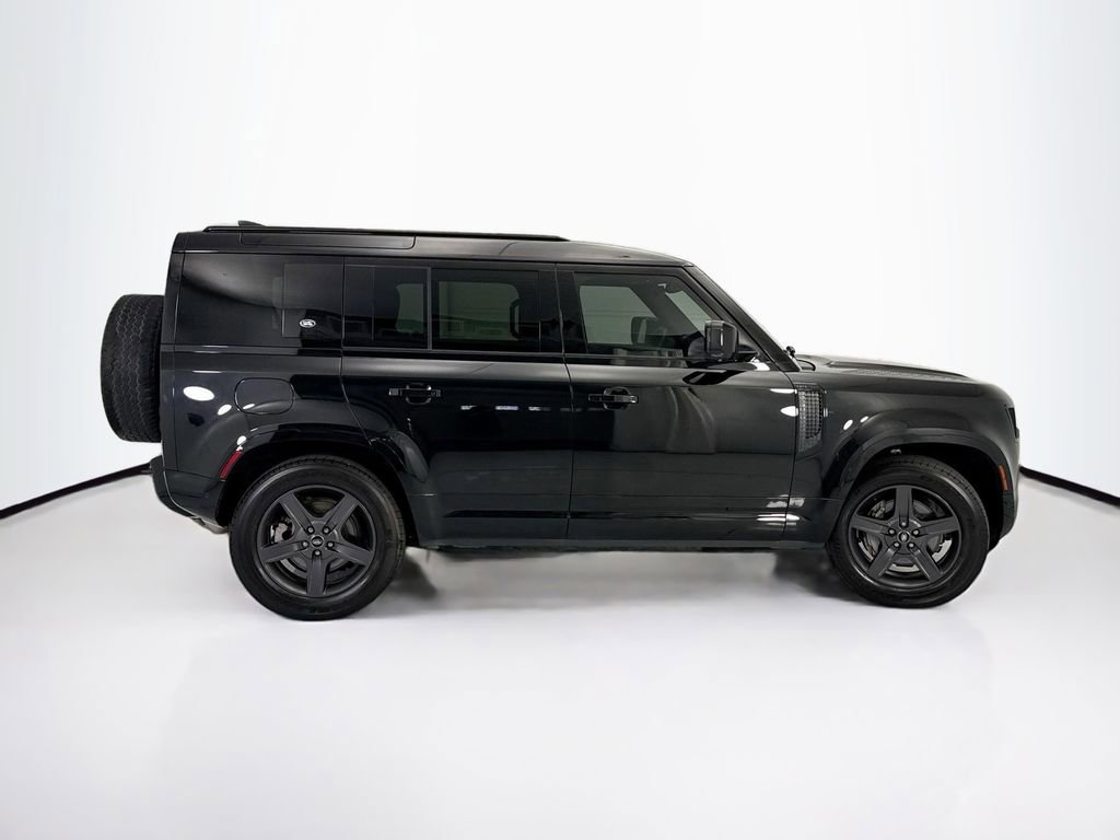 Used 2023 Land Rover Defender 110 X-Dynamic SE AWD/4WD image 4