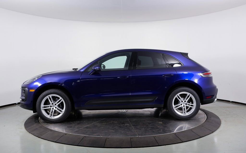 Used 2025 Porsche Macan image 2