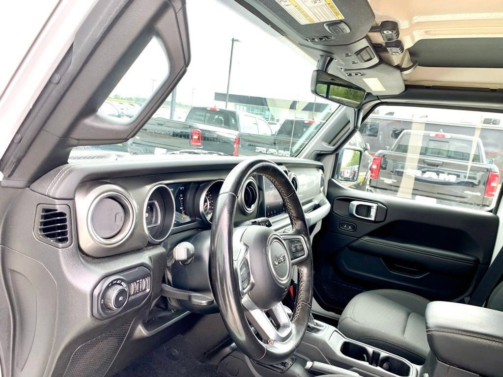 Used 2022 Jeep Wrangler Unlimited Sahara image 17