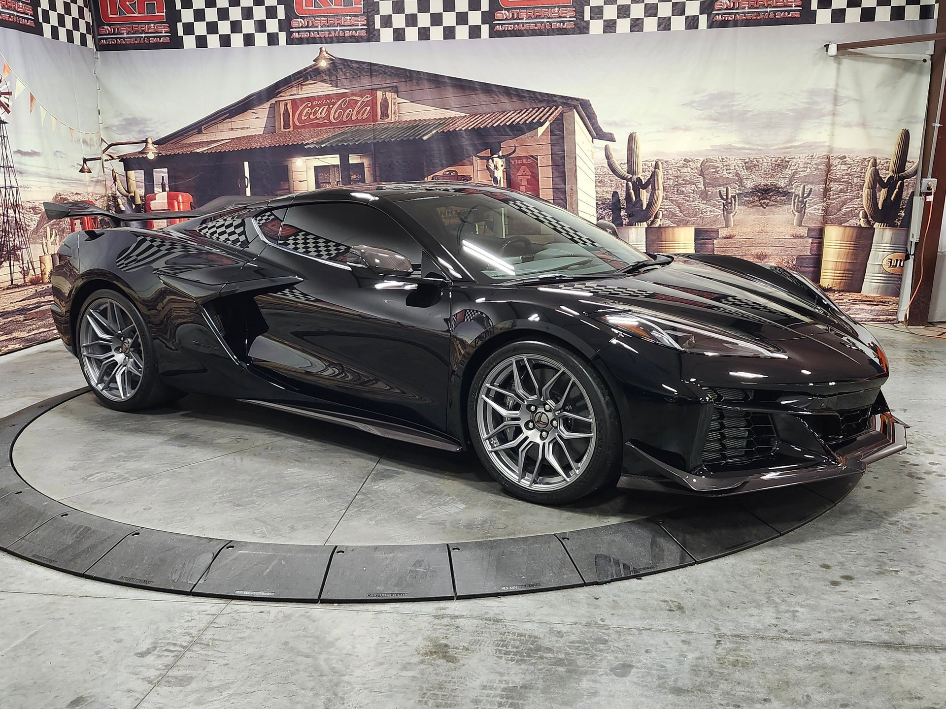 Used 2023 Chevrolet Corvette Z06 w/ Z07 Performance Package image 3