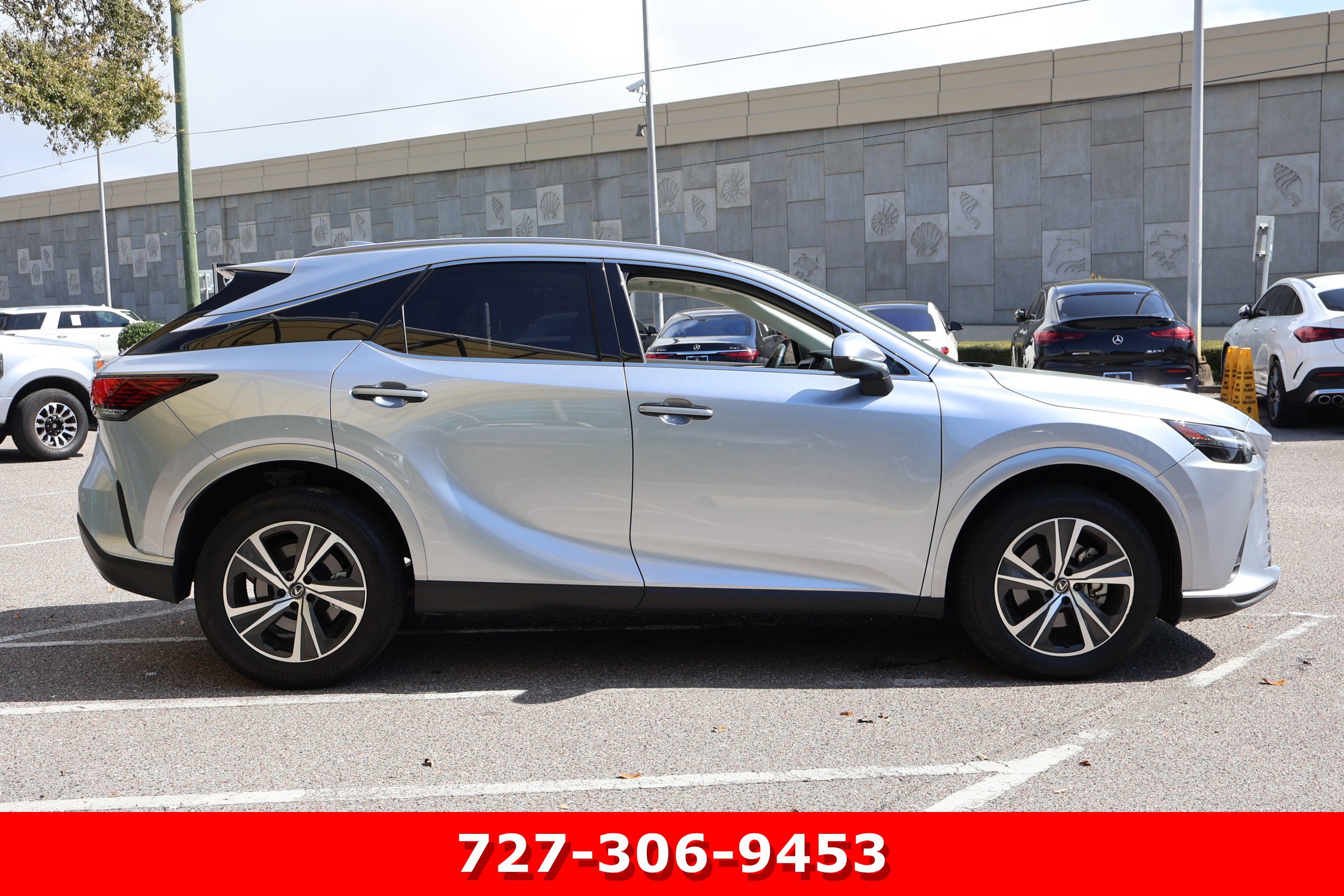 Used 2024 Lexus RX 350 Premium w/ Accessory Package (Z1) image 11