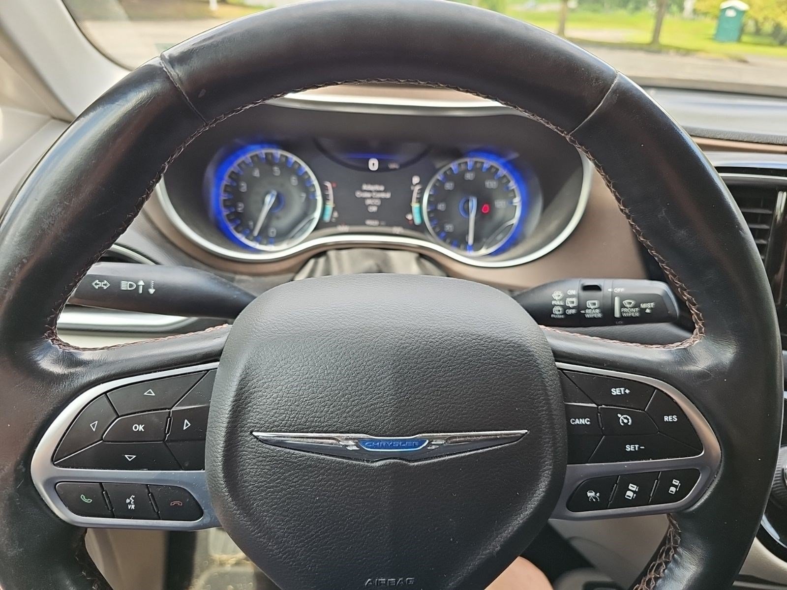 Used 2019 Chrysler Pacifica Touring-L Plus w/ Advanced Safetytec Group FWD image 23