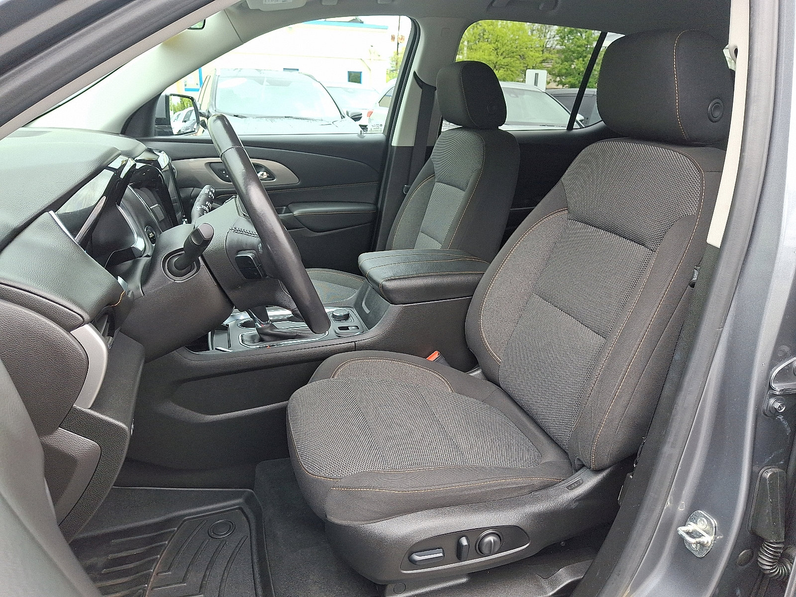 Used 2018 Chevrolet Traverse LT AWD/4WD image 16