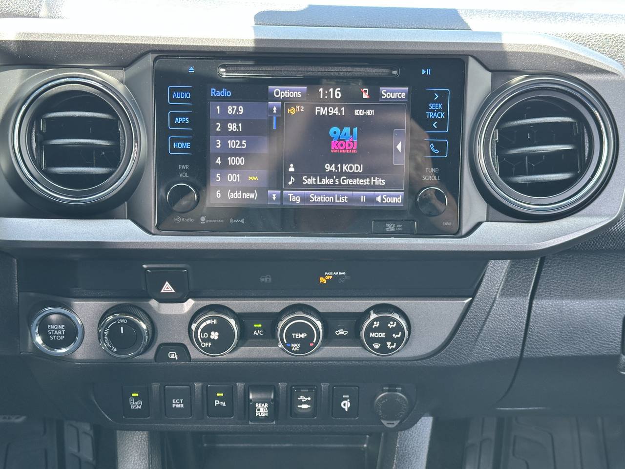Used 2019 Toyota Tacoma TRD Off-Road w/ Technology Package AWD/4WD image 27