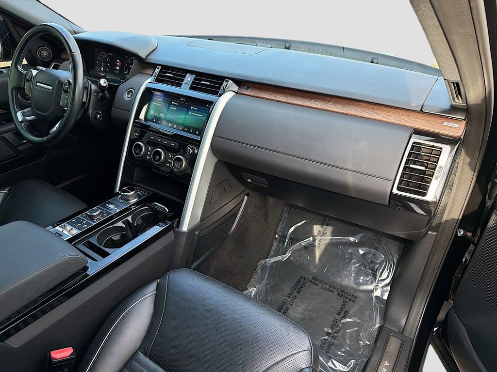 Used 2020 Land Rover Discovery HSE image 14