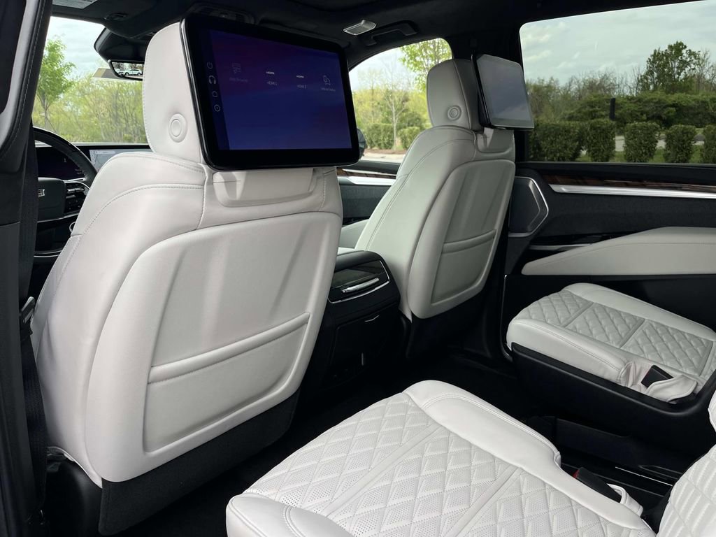 New 2026 Cadillac Escalade Platinum Sport w/ LPO, ONYX Package image 23