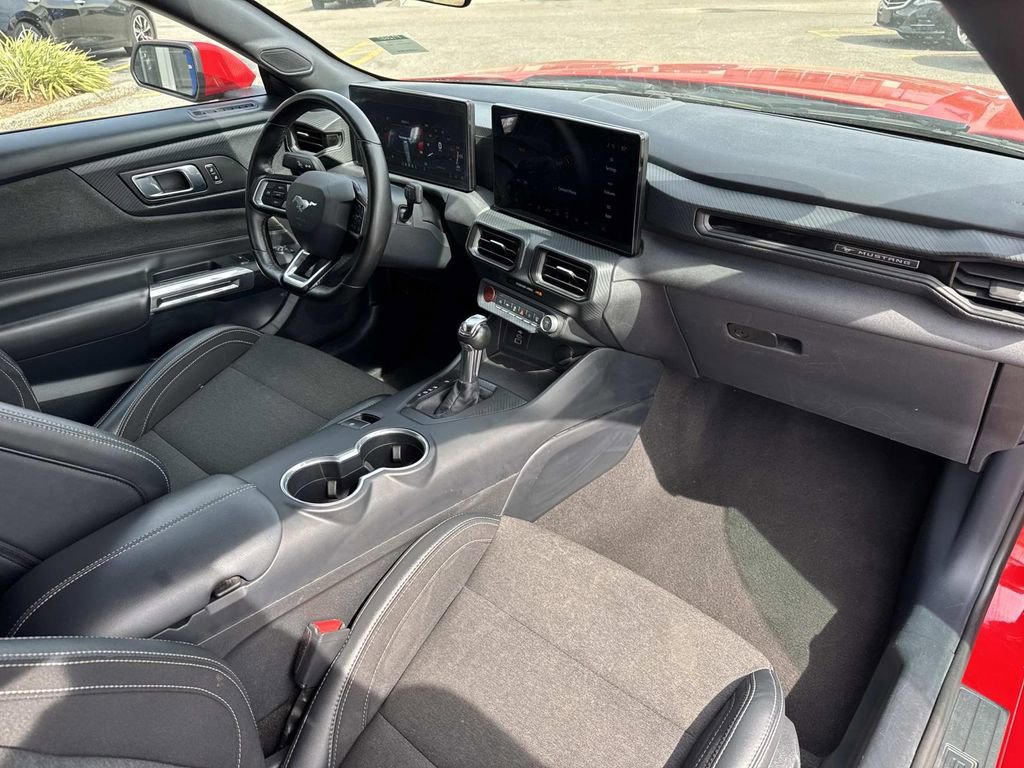 Used 2024 Ford Mustang Convertible image 4