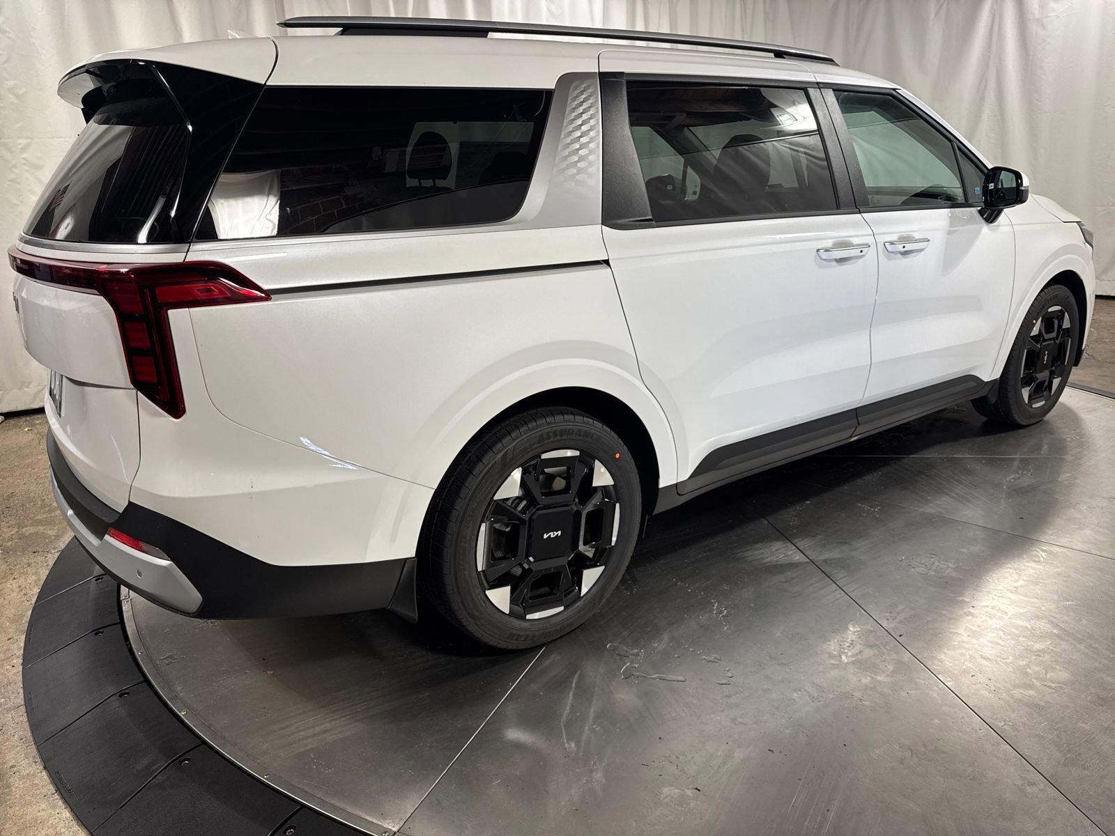 New 2026 Kia Carnival EX FWD image 5