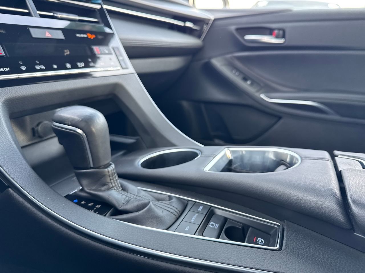 Used 2021 Toyota Avalon XSE image 24