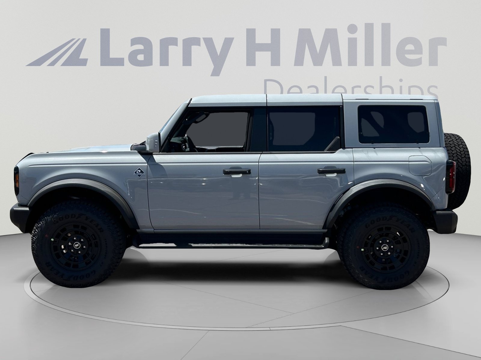 New 2026 Ford Bronco Outer Banks w/ Sasquatch Package AWD/4WD image 2