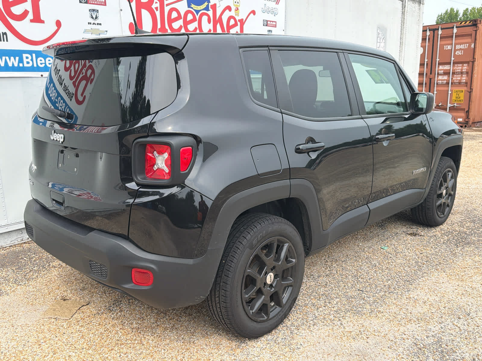 Used 2023 Jeep Renegade Latitude AWD/4WD image 3