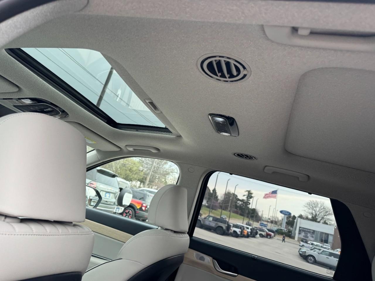 Used 2023 Hyundai Palisade Limited w/ Cargo Package image 11