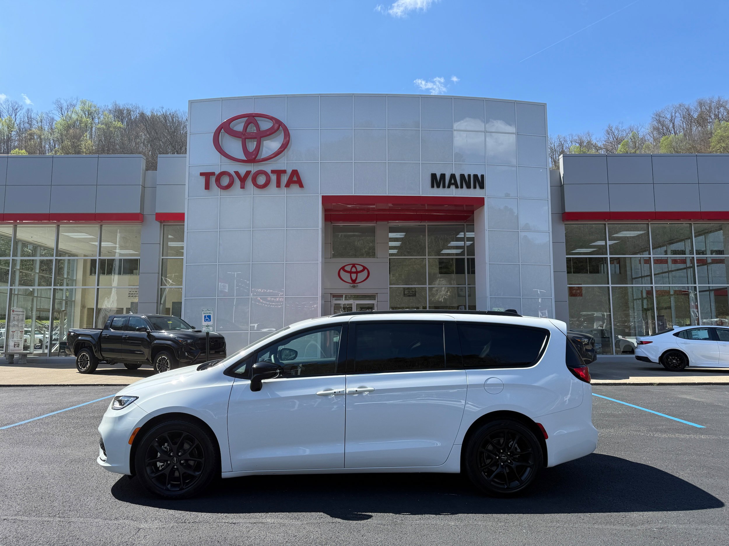 Used 2025 Chrysler Pacifica Limited
