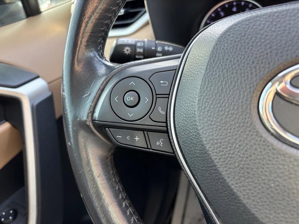 Used 2019 Toyota RAV4 XLE Premium image 16