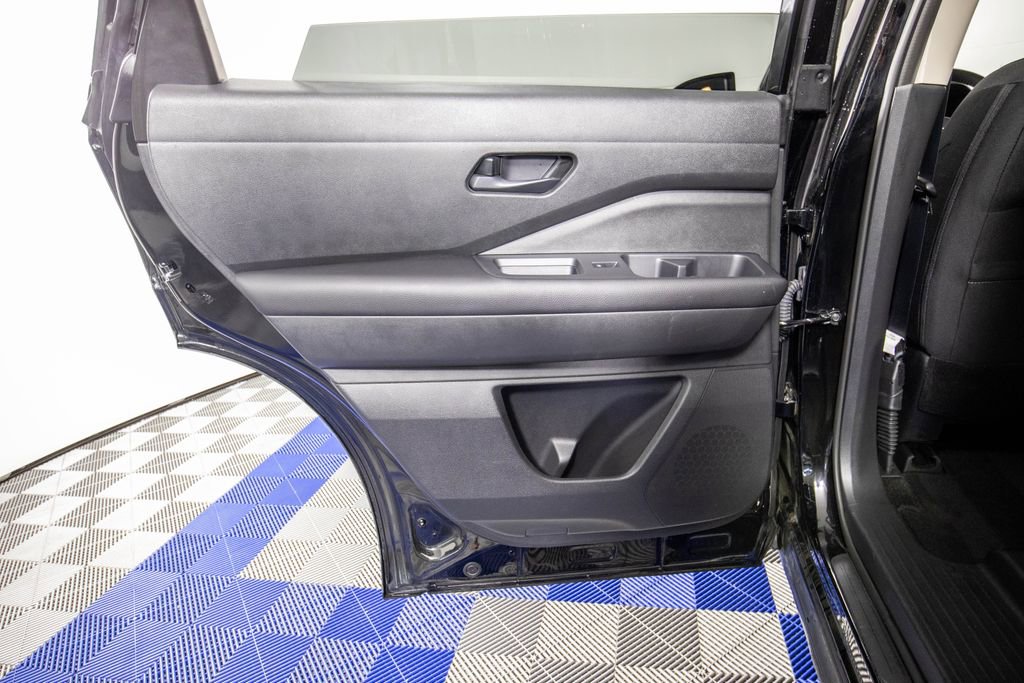 Used 2025 Nissan Pathfinder SV FWD image 15